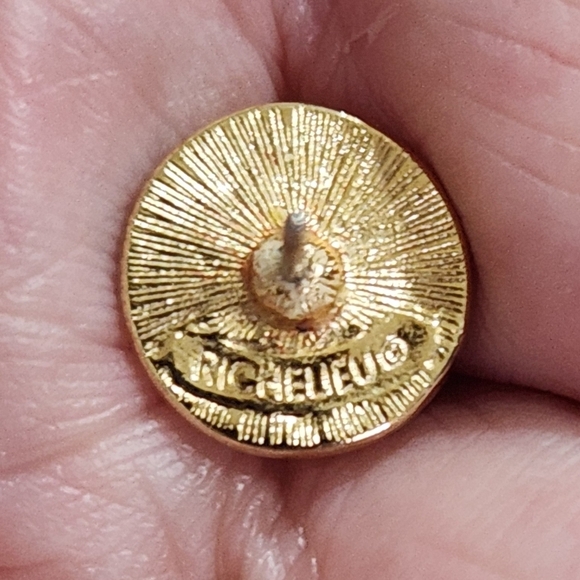 RICHELIEU Faux Pearl Stud Earrings - Picture 8 of 11